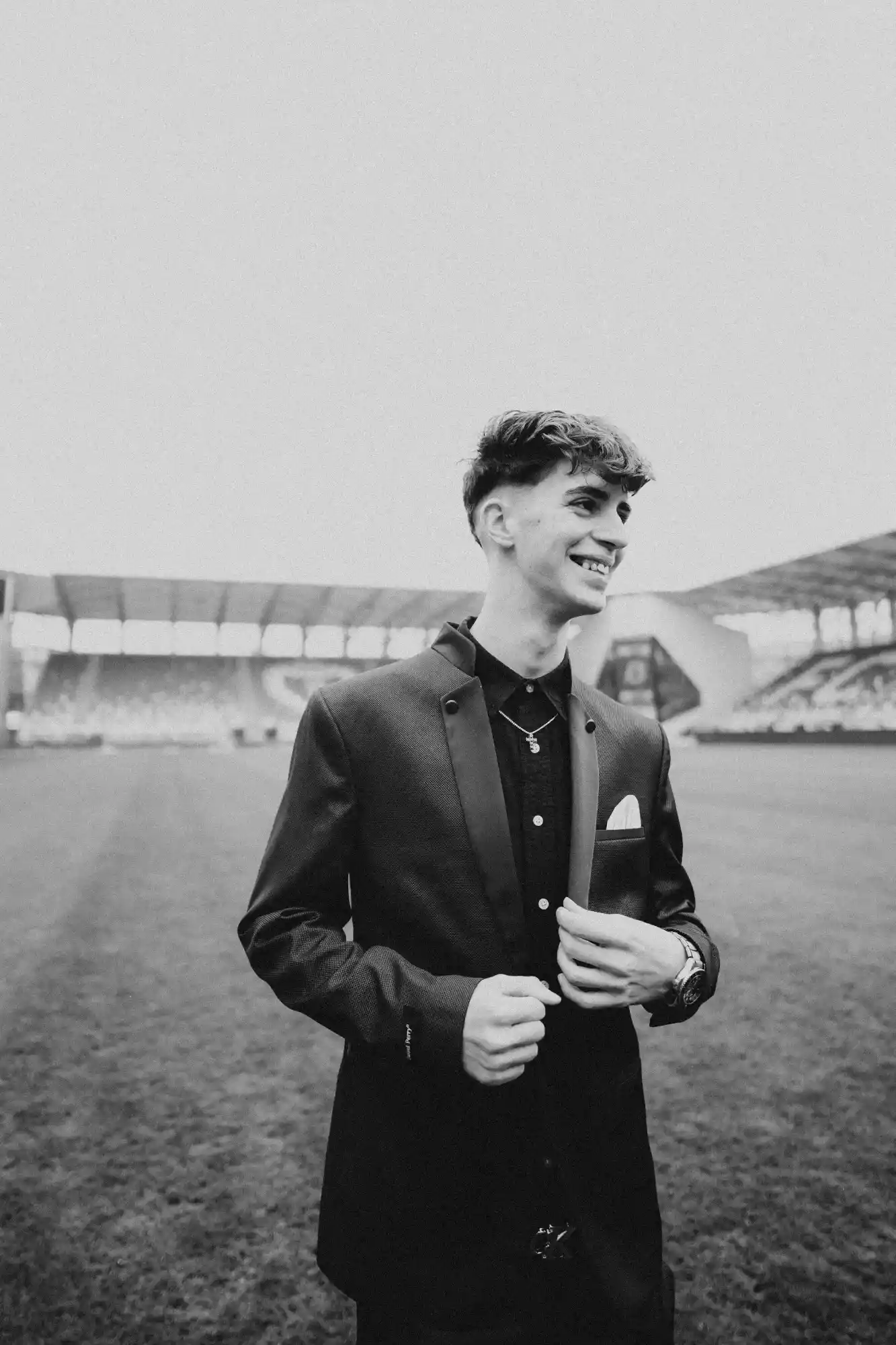 Portret tip — alb-negru